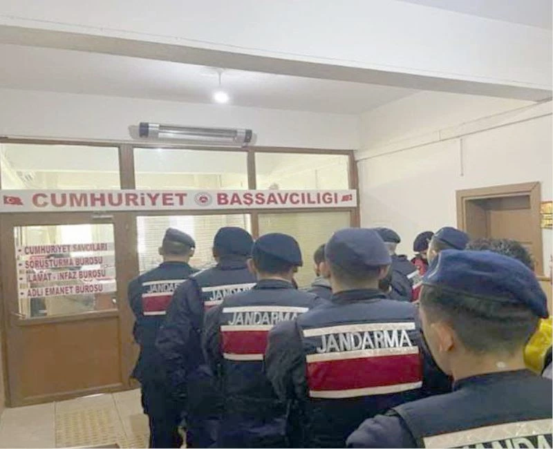 JANDARMAYA HAKARET EDEN BABA-OĞUL GÖZALTINA ALINDI