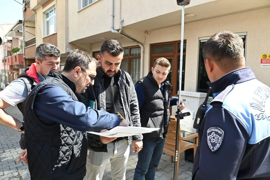 BAŞKAN YÜKSEL 2 MAHALLEDE AYNI ANDA DEVAM EDEN ÇALIŞMALARI İNCELEDİ