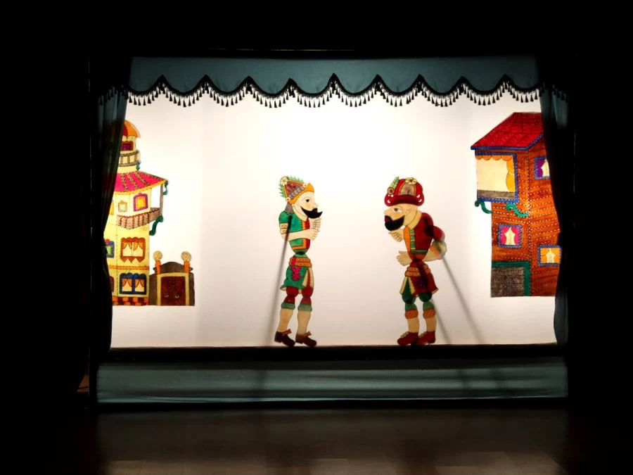 ÇOCUKLAR KARAGÖZ VE HACİVAT İLE EĞLENDİ