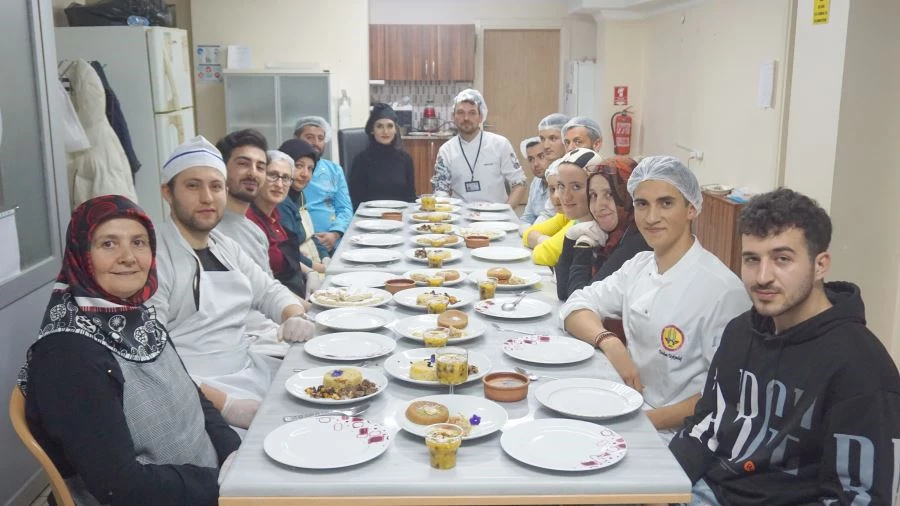 OSMANLI MUTFAĞINA ÖZGÜ LEZZETLER KURSİYERLERİN ELİNDE GÜN YÜZÜNE ÇIKIYOR