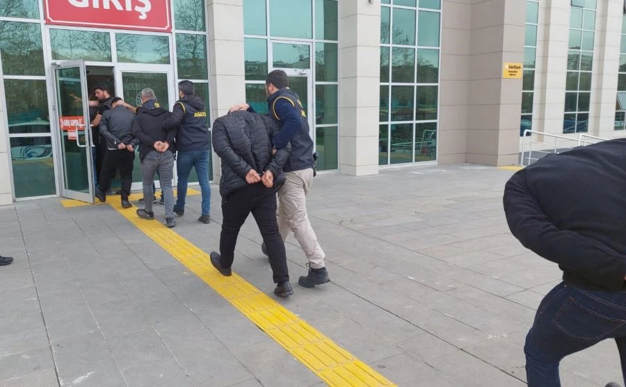 KIZ İSTEME OLAYINDA 2 KİŞİNİN ÖLDÜĞÜ KAVGAYA İLİŞKİN 8 KİŞİ ADLİYEYE SEVK EDİLDİ