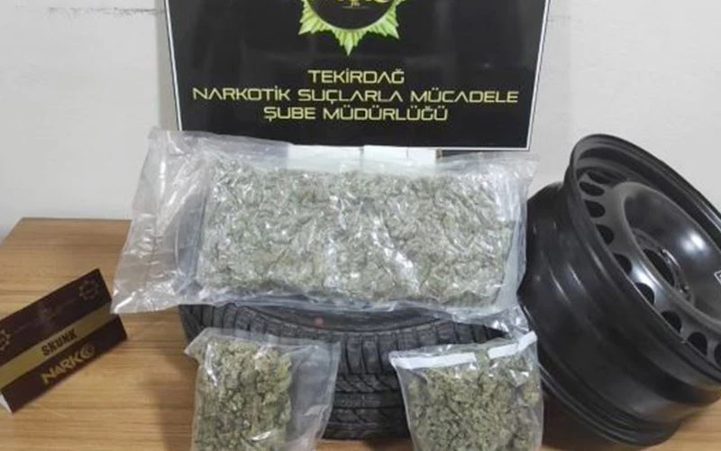 ARABA LASTİĞİNDEN 16 BUÇUK KİLO UYUŞTURUCU ÇIKTI: 11 KİŞİ TUTUKLANDI
