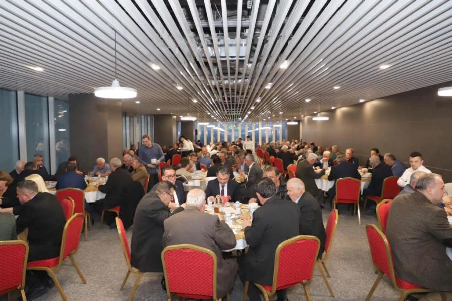 BAŞKAN ALBAYRAK MUHTARLARLA İFTAR SOFRASINDA BULUŞTU