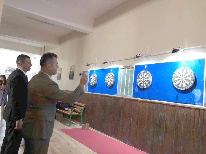 LİSELİLER DART TURNUVASINDA YARIŞTI