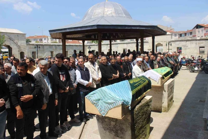 TIRIN ÇARPTIĞI ANNEANNE VE TORUNU SON YOLCULUĞUNA UĞURLANDI