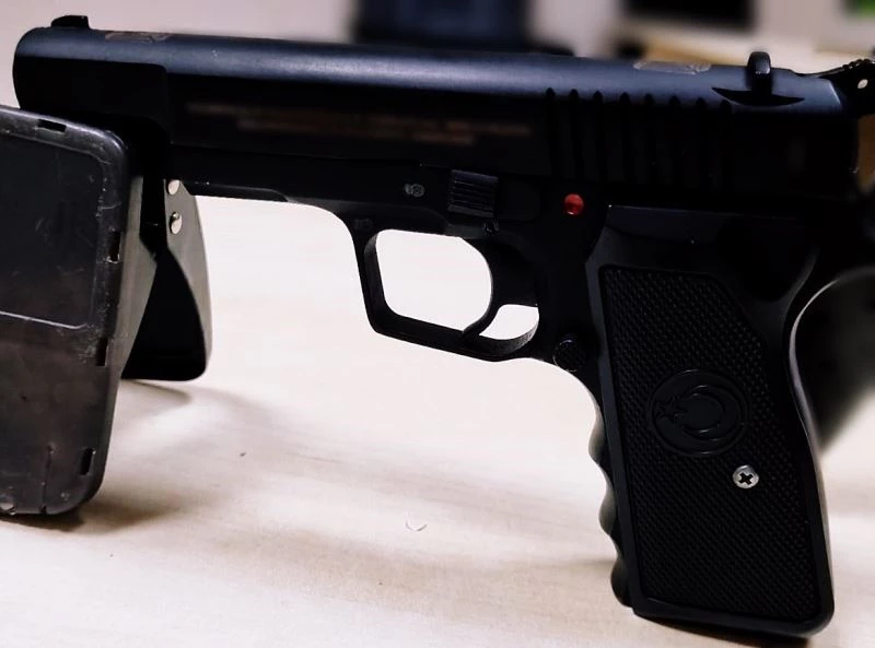 HAVAYA ATEŞ AÇAN MAGANDA BEKÇİLERE YAKALANDI