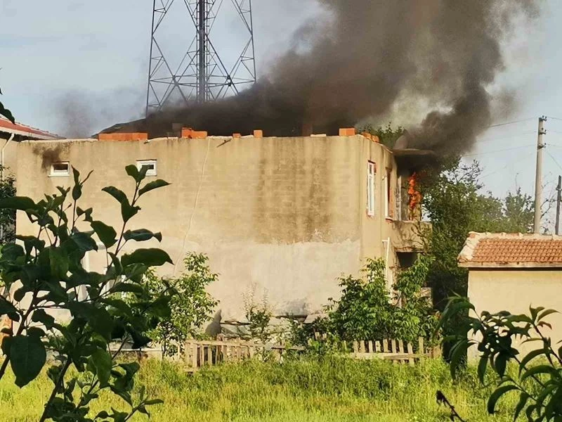 MURATLI’DA EV YANGINI