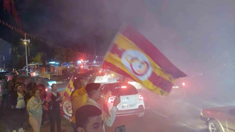 GALATASARAY TARAFTARI ŞAMPİYONLUĞU TEKİRDAĞ’DA DOYASIYA KUTLUYOR