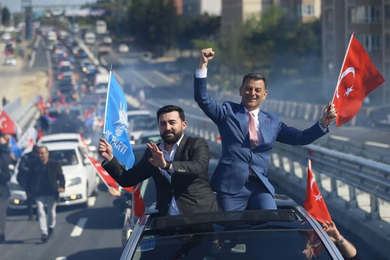 YILDIZKENT KÖPRÜSÜ YÜZLERCE ARAÇLIK KONVOY İLE ULAŞIMA AÇILDI