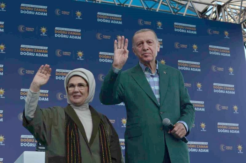 CUMHURBAŞKANI ERDOĞAN, TEKİRDAĞLILARLA BİRLİKTE ŞARKI SÖYLEDİ