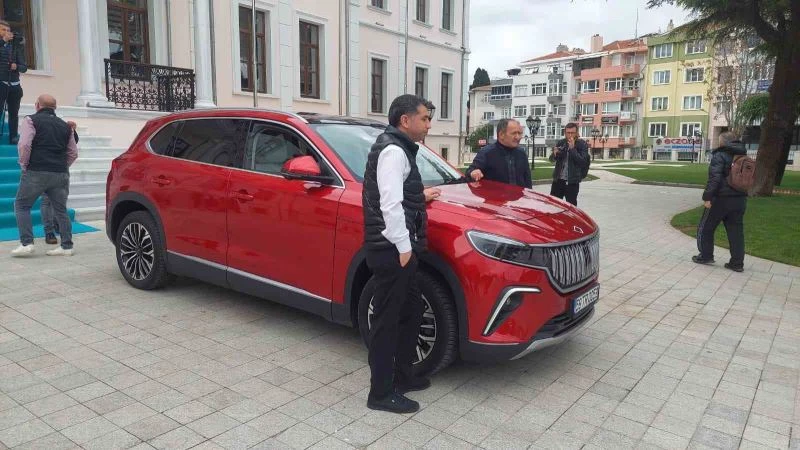 ONU GÖRENLER CEP TELEFONLARINA SARILIYOR: TOGG TEKİRDAĞ’DA ÇOK BEĞENİLDİ