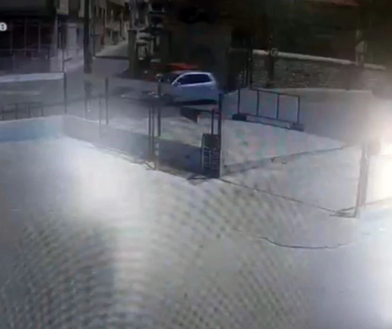 OTOMOBİLE ÇARPAN BİSİKLETLİ ÇOCUK YARALANDI