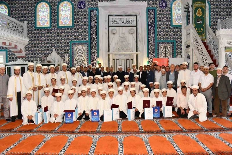 ÇORLU’DA HAFIZLIK İCAZET TÖRENİ DÜZENLENDİ