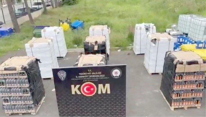 TEKİRDAĞ’DA YASA DIŞI İÇKİ FABRİKASINA OPERASYON KAMERADA: YÜZLERCE LİTRE SAHTE İÇKİ ELE GEÇİRİLDİ