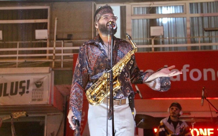 RETROBÜS SARAY’DA NOSTALJİ RÜZGARI ESTİRDİ