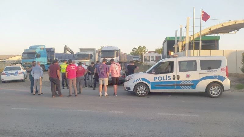 YOL VERME KAVGASINDA SİLAHLAR KONUŞTU: 5 YARALI