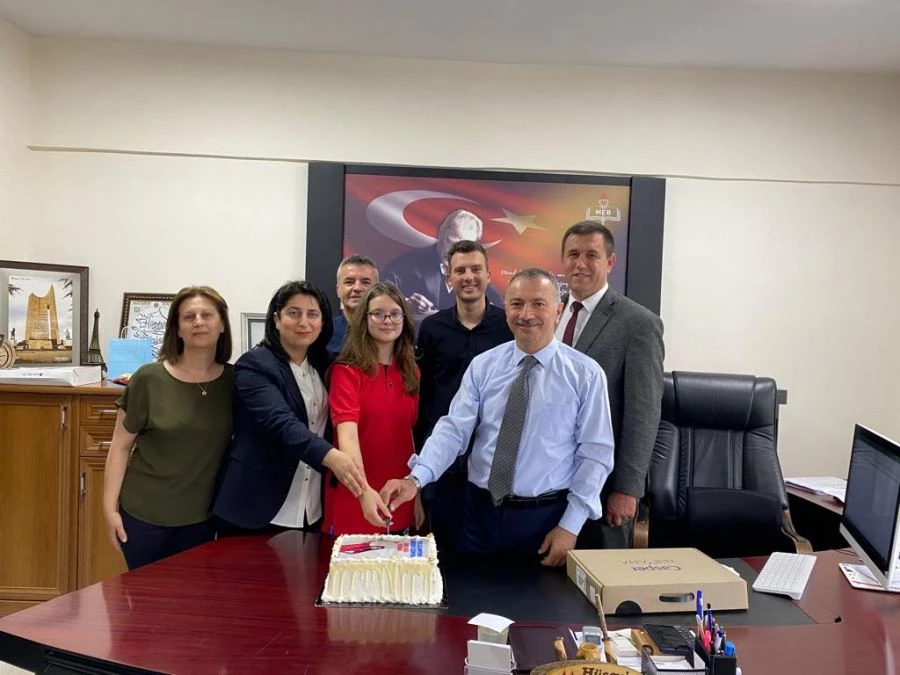  LGS 1’İNCİSİNE BİLGİSAYAR HEDİYE ETTİ