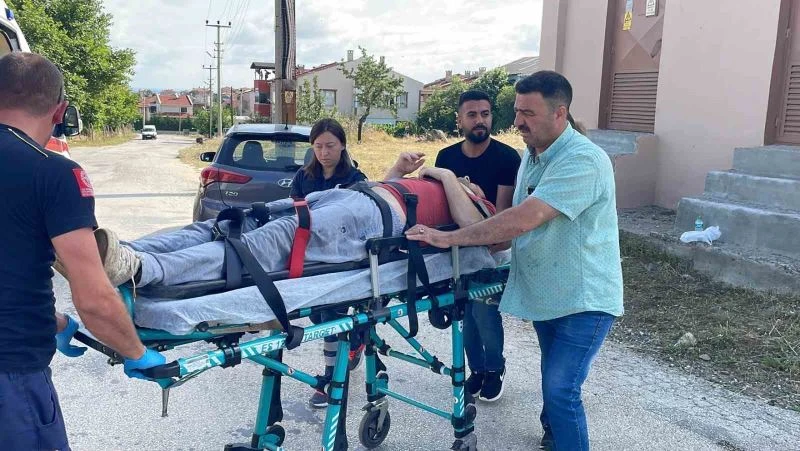 KEŞAN’DA KAMYONETİN ALTINDA KALAN MOTOSİKLETİN SÜRÜCÜSÜ YARALANDI