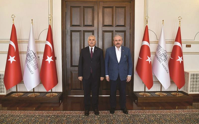 ŞENTOP HOCA VALİ YILDIRIM İLE ŞEHİTLİK ZİYARET ETTİ