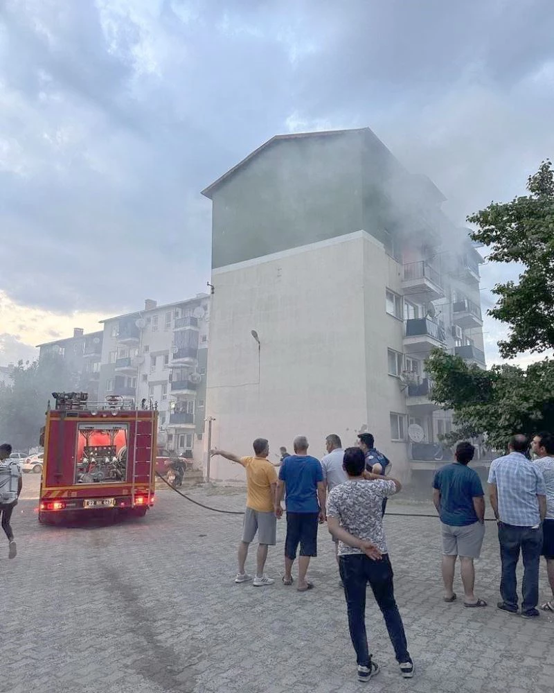 POLİS LOJMANLARINDA ÇIKAN YANGIN KORKUTTU