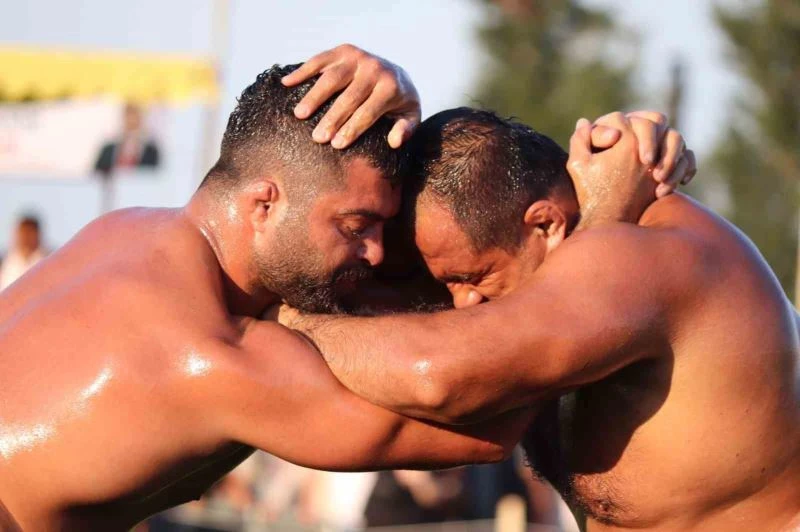 KAVASOĞLU VE ŞAMDANCIBAŞI İBRAHİM YAĞLI GÜREŞLERİ BAŞPEHLİVANI MUSTAFA BATU OLDU