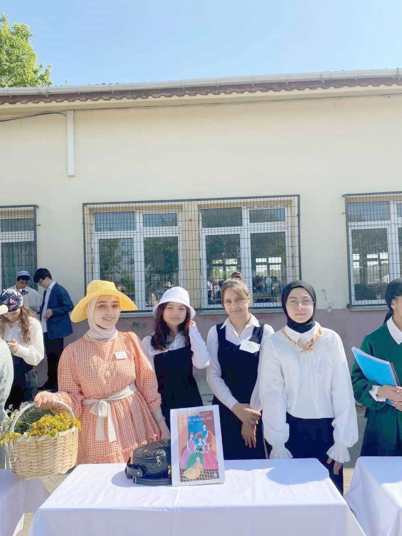 ROMAN KAHRAMANLARINI ÖĞRENCİLER CANLANDIRDI