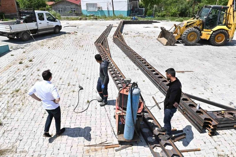 PROJELERİ YERİNDE İNCELEDİ