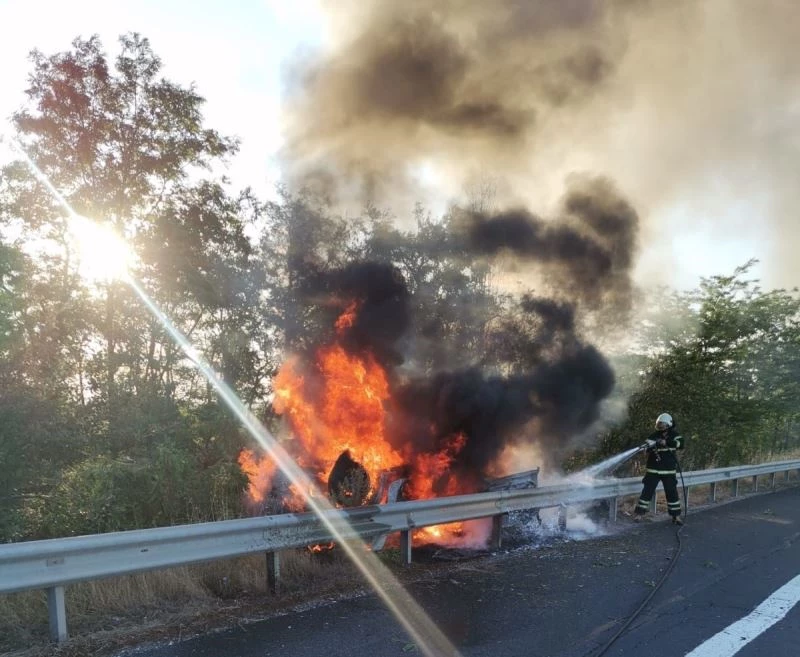 TAKLA ATARAK YANAN ARAÇTA HAYATINI KAYBETTİ