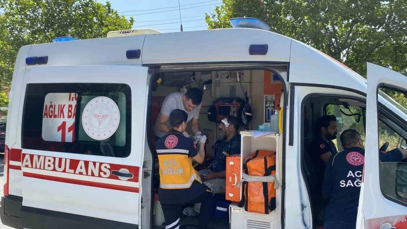 TRAFİKTE YOL VERME KAVGASINDA MUŞTALI SALDIRI: 1 YARALI