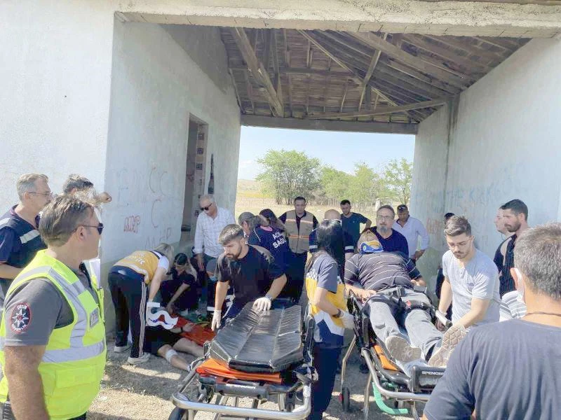 TEKİRDAĞ’DA İŞÇİLERİ TAŞIYAN MİNİBÜS ELEKTRİK DİREĞİNE ÇARPTI: 7 YARALI