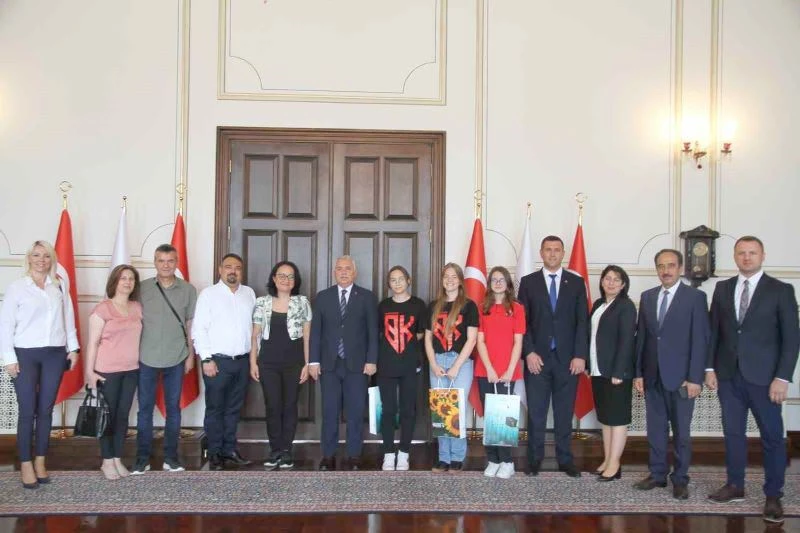 LGS SINAVINDA TAM PUAN ALAN TEKİRDAĞLI ÖĞRENCİLERE VALİ YILDIRIM