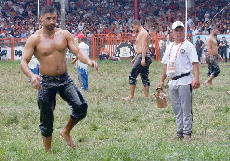 BAŞPEHLİVAN MUSTAFA TAŞ ALTIN KEMERE VEDA ETTİ