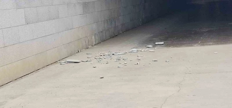 AÇILALI 1 YIL OLDU DÖKÜLMEYE BAŞLADI