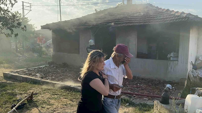 TEKİRDAĞ’DA MÜSTAKİL EV YANGINDA KÜLE DÖNDÜ
