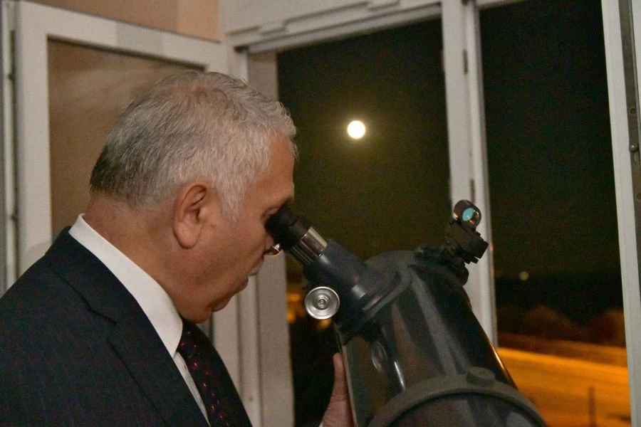 VALİ YILDIRIM AY GÖZLEM ETKİNLİĞİ’NE KATILDI