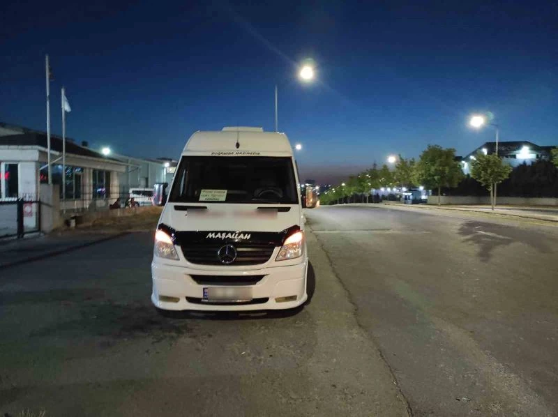MİNİBÜSÜ POLİS NOKTASINA BIRAKIP KAÇTI, CEZASI AĞIR OLDU