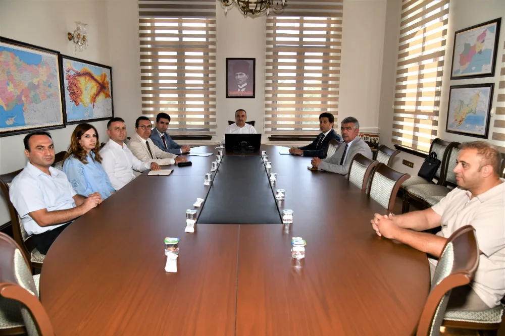 VALİ RECEP SOYTÜRK EĞİTİM YATIRIMLARI TOPLANTISI DÜZENLEDİ