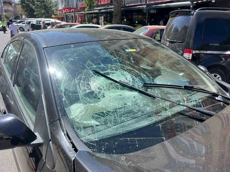 GAZ PEDALI TAKILI KALAN OTOMOBİL DEHŞET SAÇTI