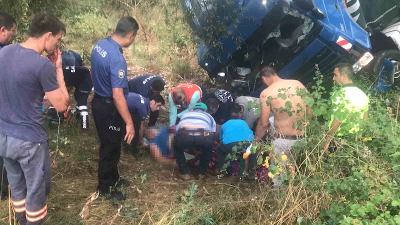 KAZADA KALBİ DURAN TIR SÜRÜCÜSÜ YAPILAN KALP MASAJINA RAĞMEN KURTARILAMADI