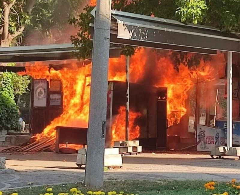 BELEDİYE DÜKKÂNLARI ALEV ALEV YANDI