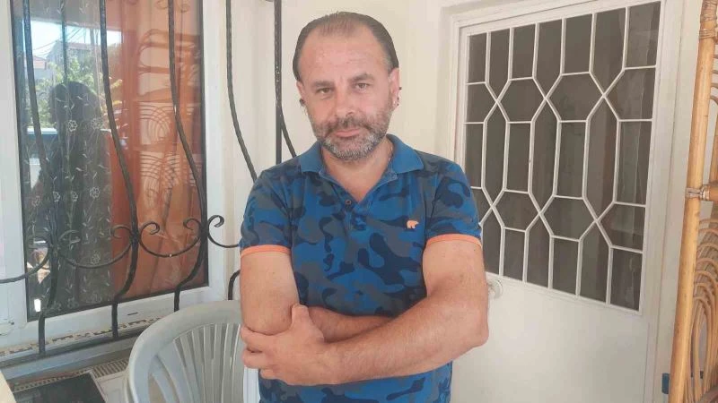 KİRLİ SEPETİYLE HIRSIZLIK KAMERAYA YANSIDI: ÇALDIKLARINI TAŞIYAMADI, YERDEN SÜRÜKLEDİ