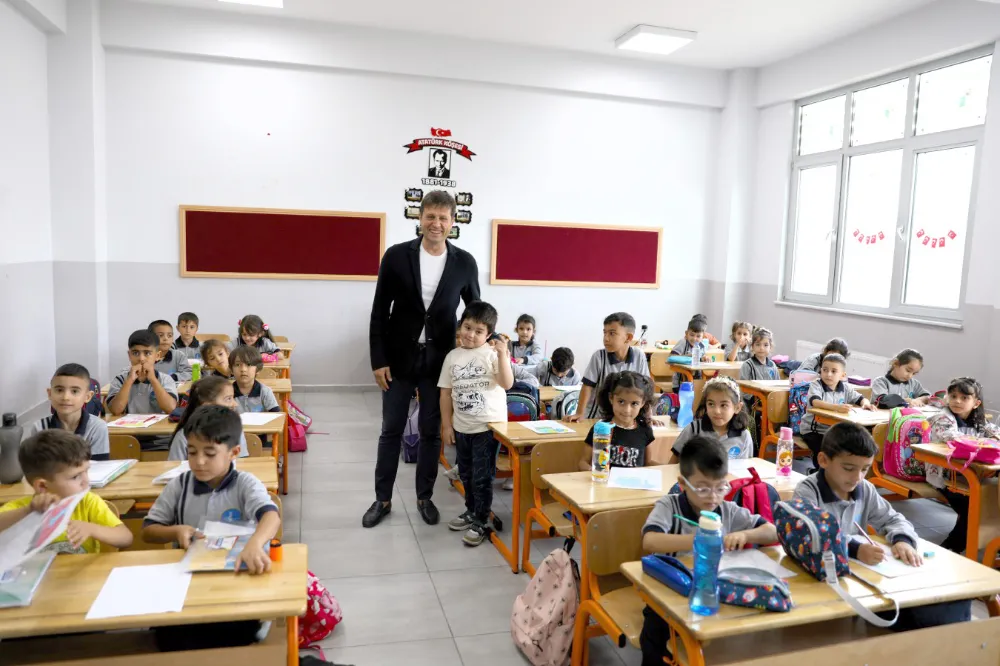 ÇERKEZKÖY’DE BELEDİYE 5 BİN ÖĞRENCİYE KIRTASİYE SETİ DAĞITTI 