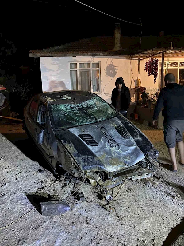 OTOMOBİLİN SULAMA KANALINA UÇTUĞU ANLAR GÜVENLİK KAMERASINA YANSIDI