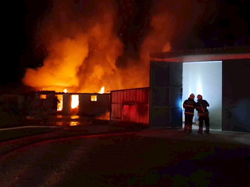 SAMAN DEPOSUNDA ALEV ALEV YANDI