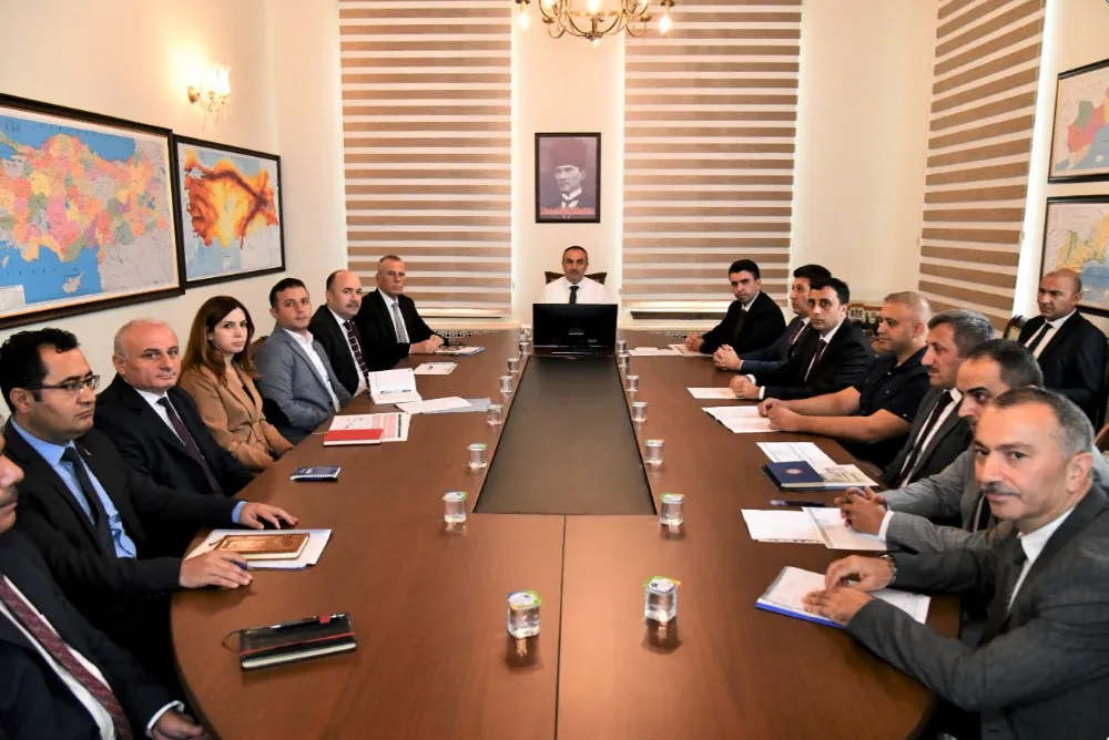 VALİ SOYTÜRK BAŞKANLIĞINDA EĞİTİM YATIRIMLARI DEĞERLENDİRME TOPLANTISI YAPILDI