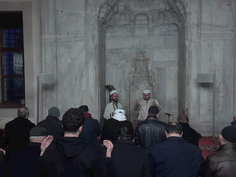 EDİRNE’DE TÜM CAMİLERDE ŞEHİTLER İÇİN DUA EDİLDİ