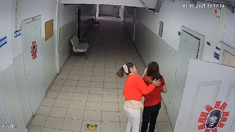 ÖĞRENCİSİNİ HEİMLİCH MANEVRASI İLE KURTARAN ÖĞRETMEN O ANLARI ANLATTI