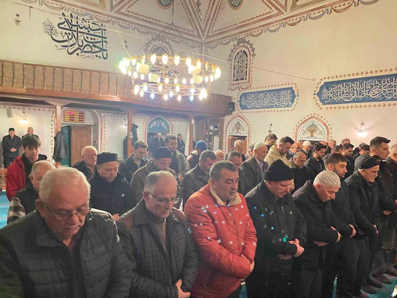 HAYATINI KAYBEDEN FİLİSTİNLİLER İÇİN GIYABİ CENAZE NAMAZI