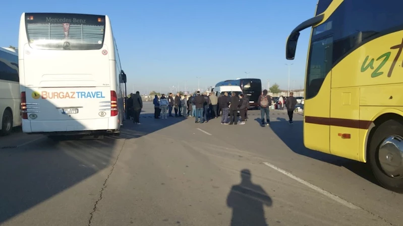 BULGARİSTAN’DAN OY KULLANMAYA GİDEN ÇİFTE VATANDAŞLARA SINIRDA ZULÜM