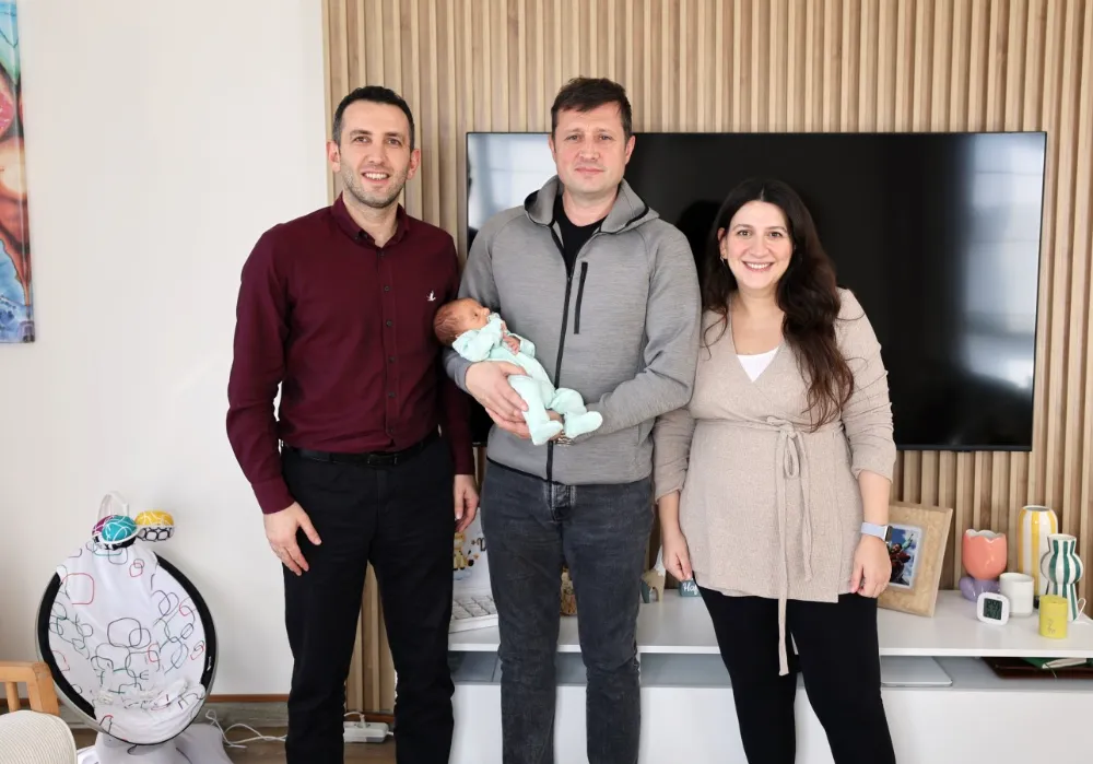 AKAY BİR KEZ DAHA ‘HOŞGELDİN BEBEK’ DEDİ